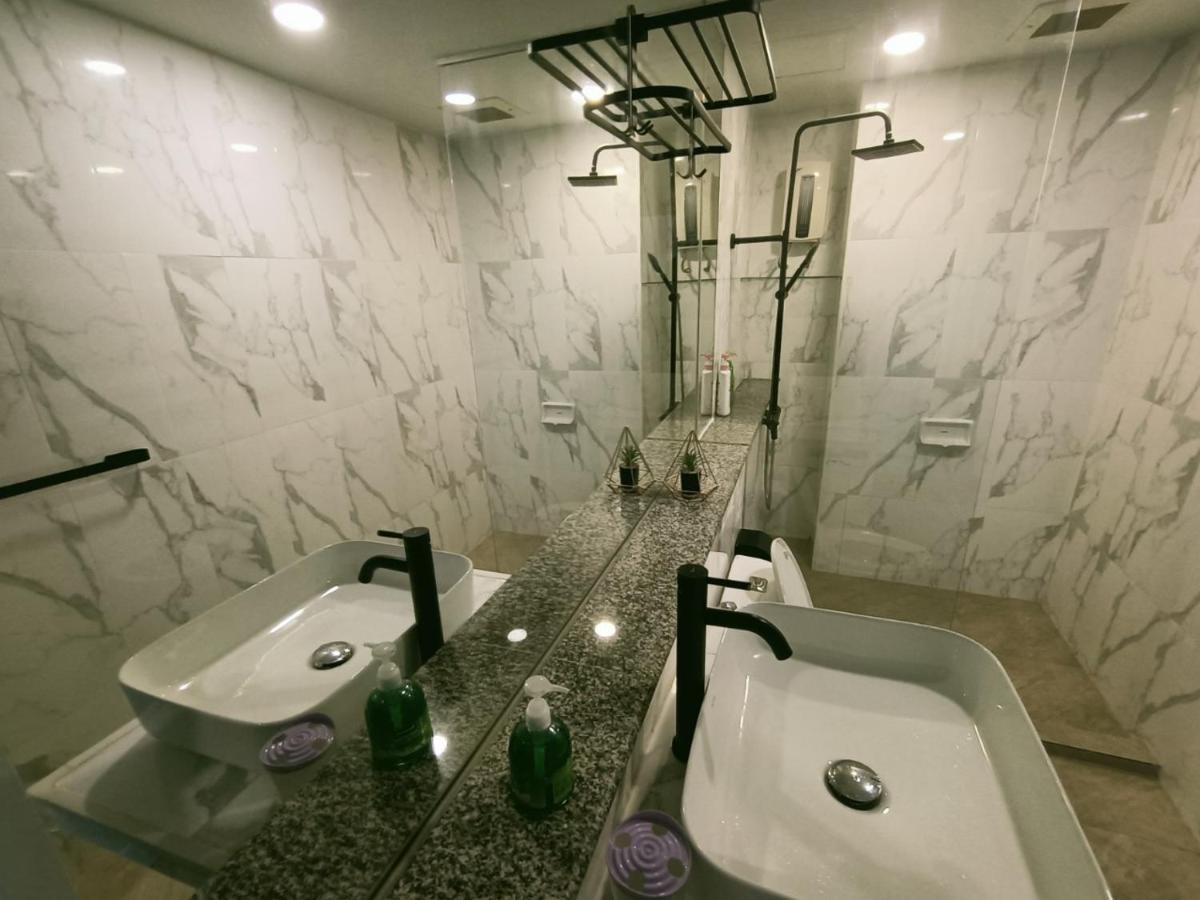 溫馨小屋 Бангкок Экстерьер фото